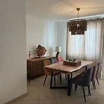 Maison De Charme Avec Patio Et Garage Prive Centre Vakantiehuis *