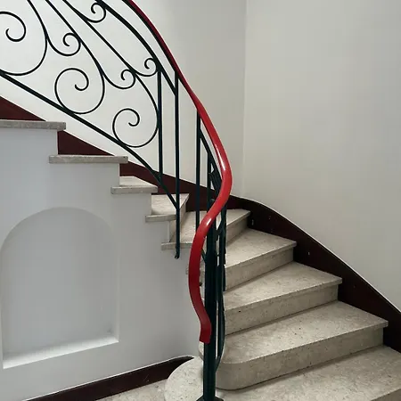 Maison De Charme Avec Patio Et Garage Prive Centre *